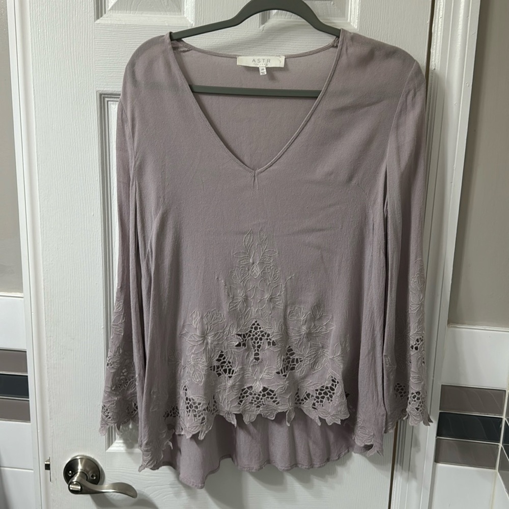 ASTR Blouse with Flower Details and Wide Sleeves